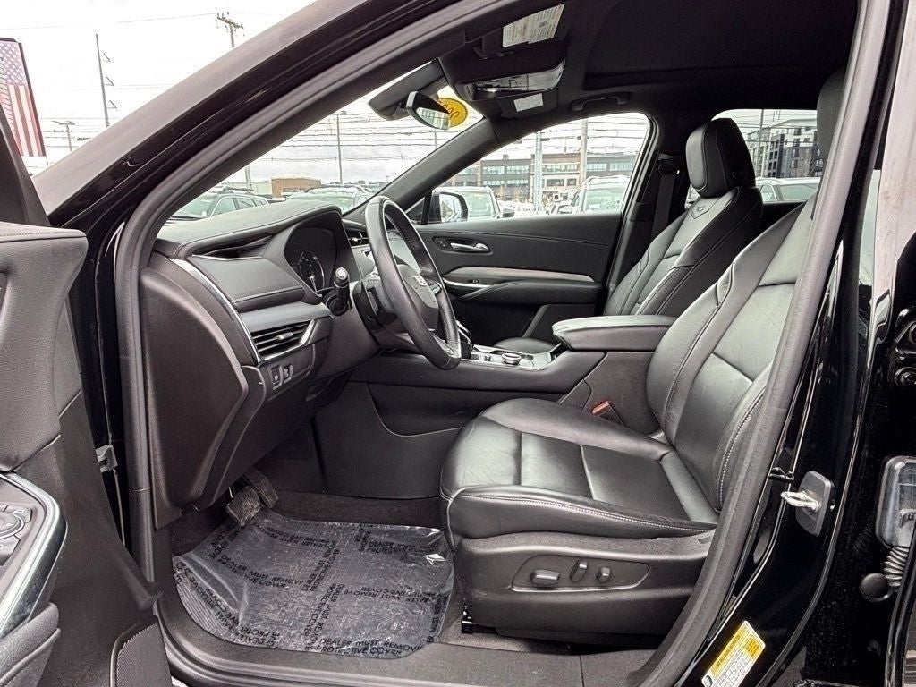 2023 Cadillac XT4 Premium Luxury