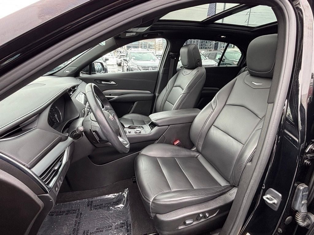 2023 Cadillac XT4 Premium Luxury