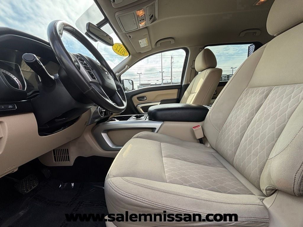 2017 Nissan Titan SV