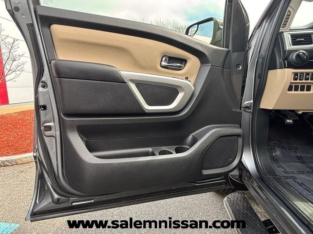 2017 Nissan Titan SV