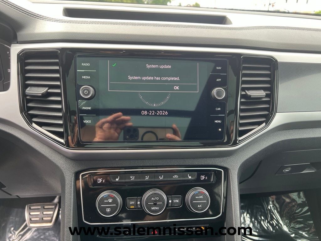 2023 Volkswagen Atlas Cross Sport 2.0T SEL R-Line Black