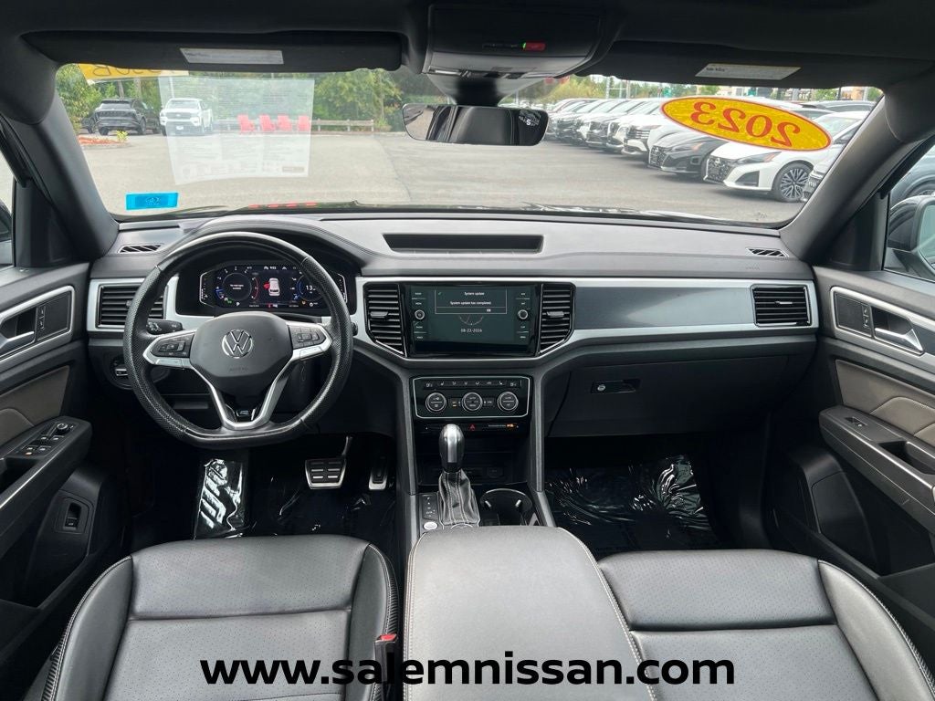 2023 Volkswagen Atlas Cross Sport 2.0T SEL R-Line Black