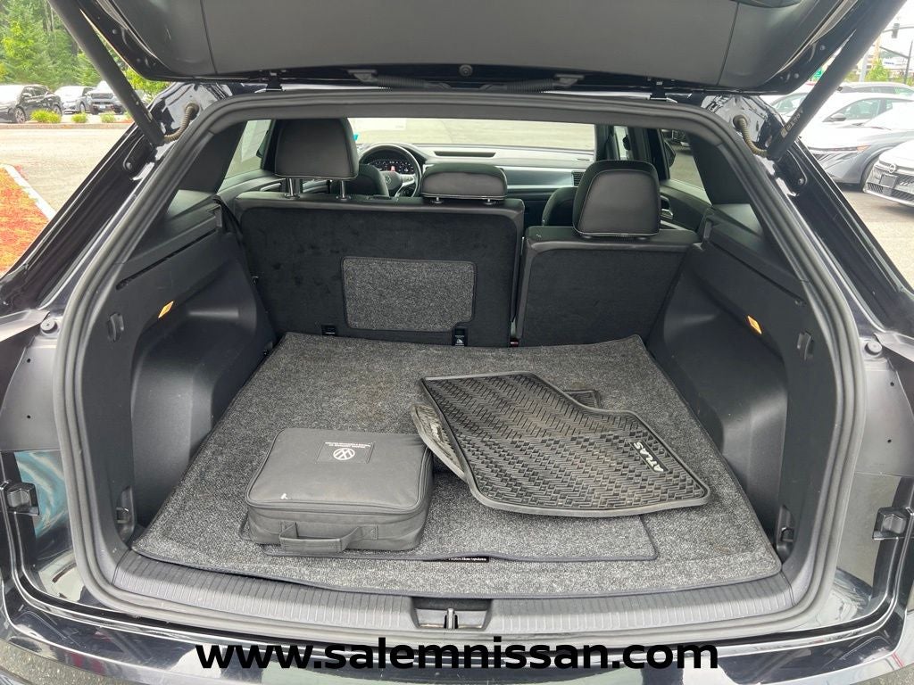 2023 Volkswagen Atlas Cross Sport 2.0T SEL R-Line Black