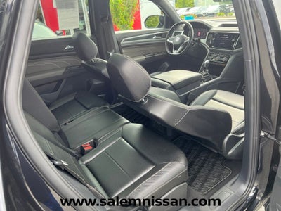 2023 Volkswagen Atlas Cross Sport 2.0T SEL R-Line Black