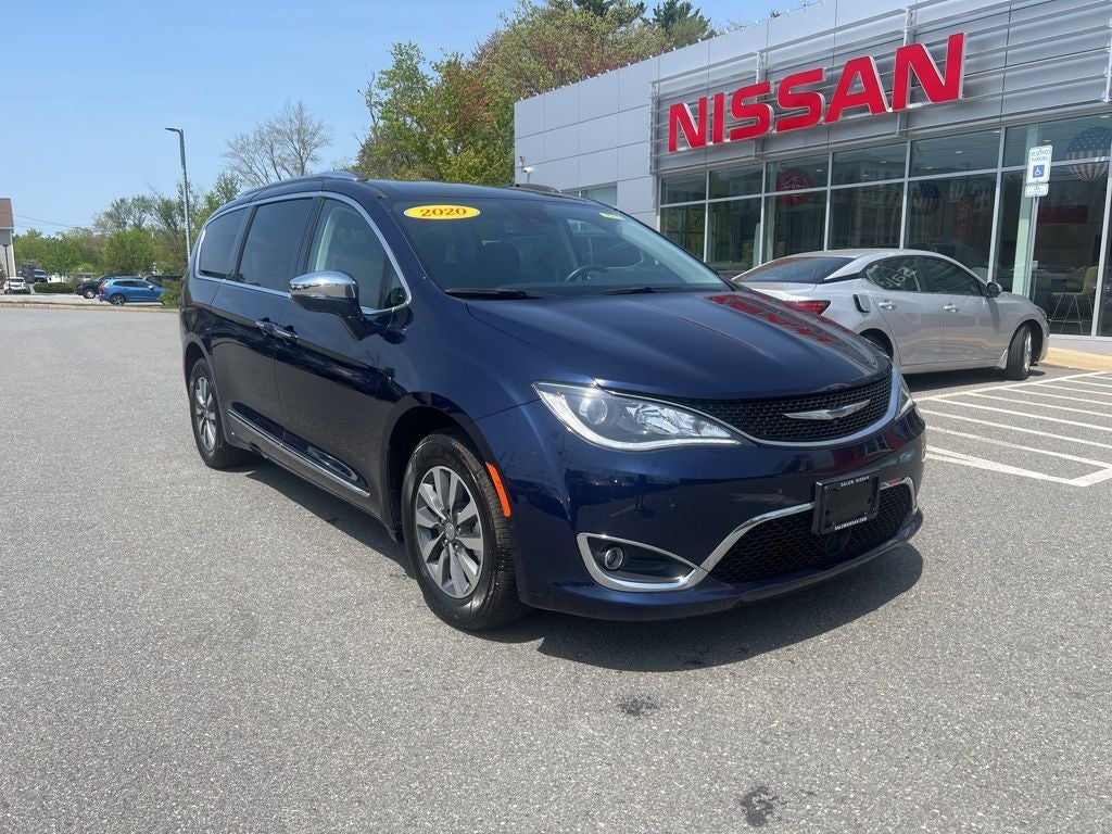 2020 Chrysler Pacifica Hybrid Limited's photo