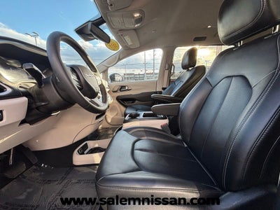 2024 Chrysler Pacifica Hybrid Select