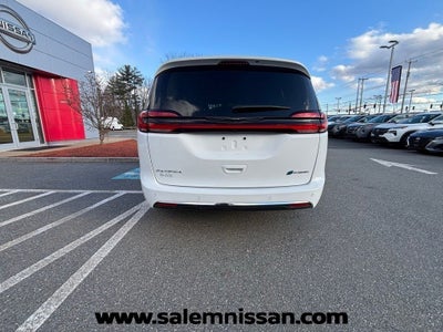 2024 Chrysler Pacifica Hybrid Select