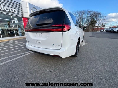 2024 Chrysler Pacifica Hybrid Select