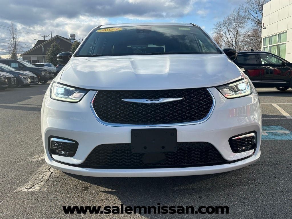 2024 Chrysler Pacifica Hybrid Select