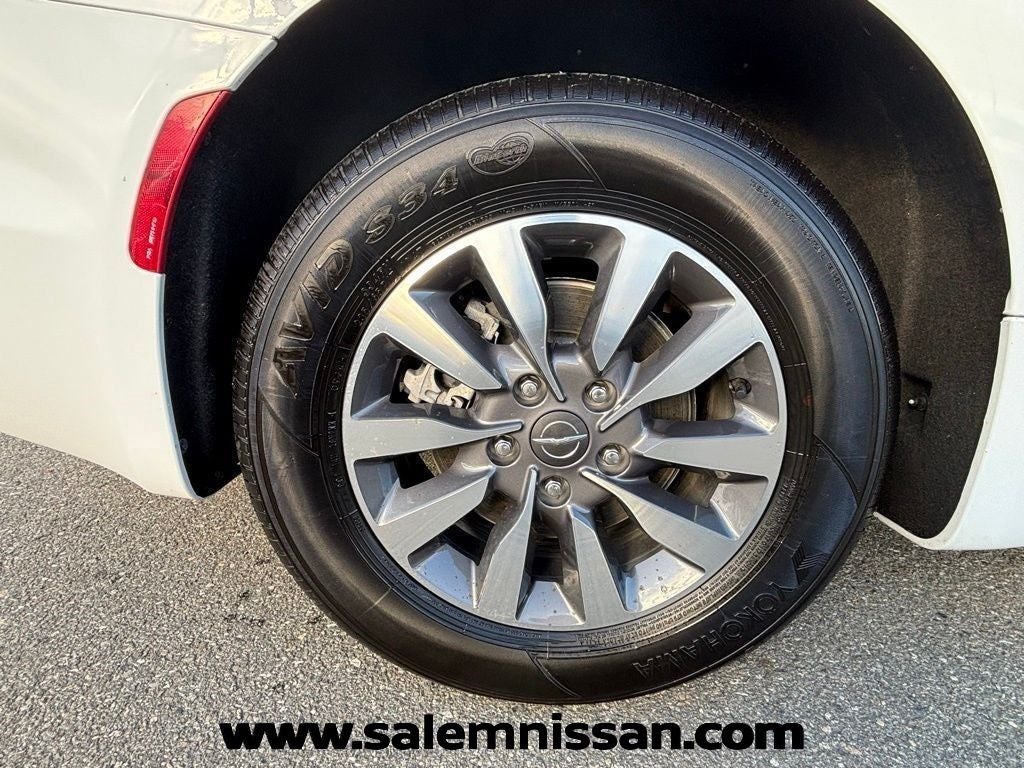 2024 Chrysler Pacifica Hybrid Select