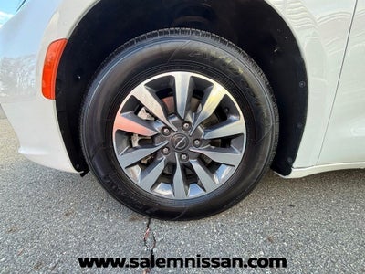 2024 Chrysler Pacifica Hybrid Select