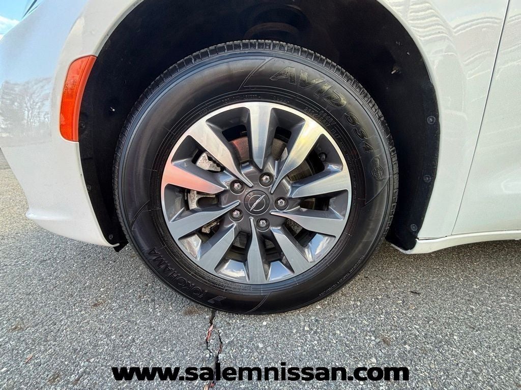 2024 Chrysler Pacifica Hybrid Select