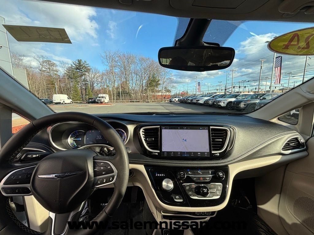 2024 Chrysler Pacifica Hybrid Select