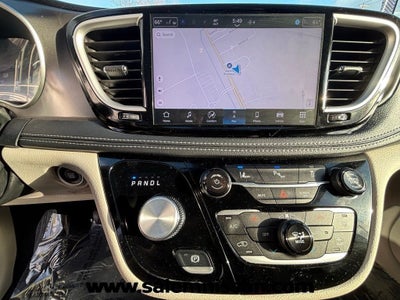 2024 Chrysler Pacifica Hybrid Select