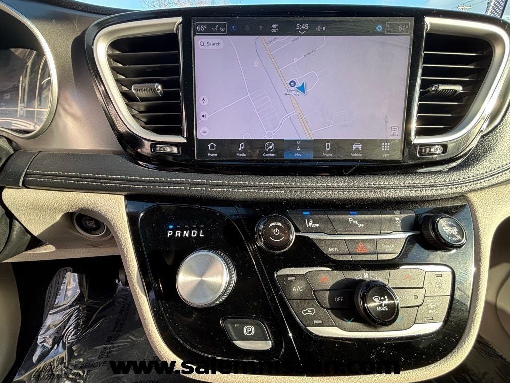 2024 Chrysler Pacifica Hybrid Select