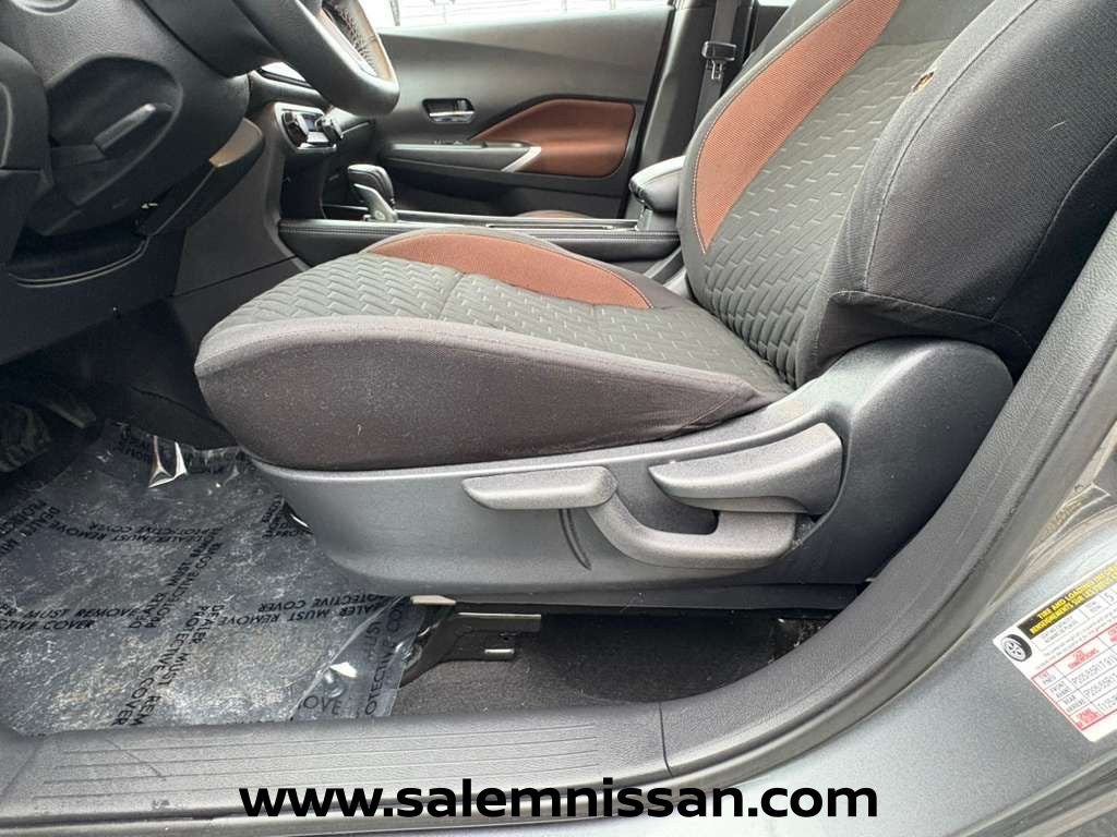 2021 Nissan Kicks SR