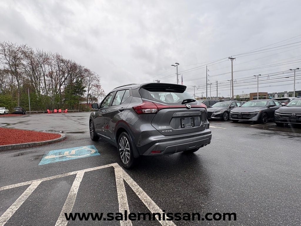 2021 Nissan Kicks SR