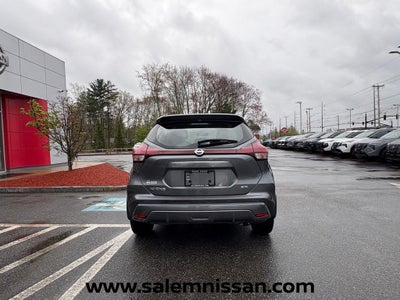 2021 Nissan Kicks SR