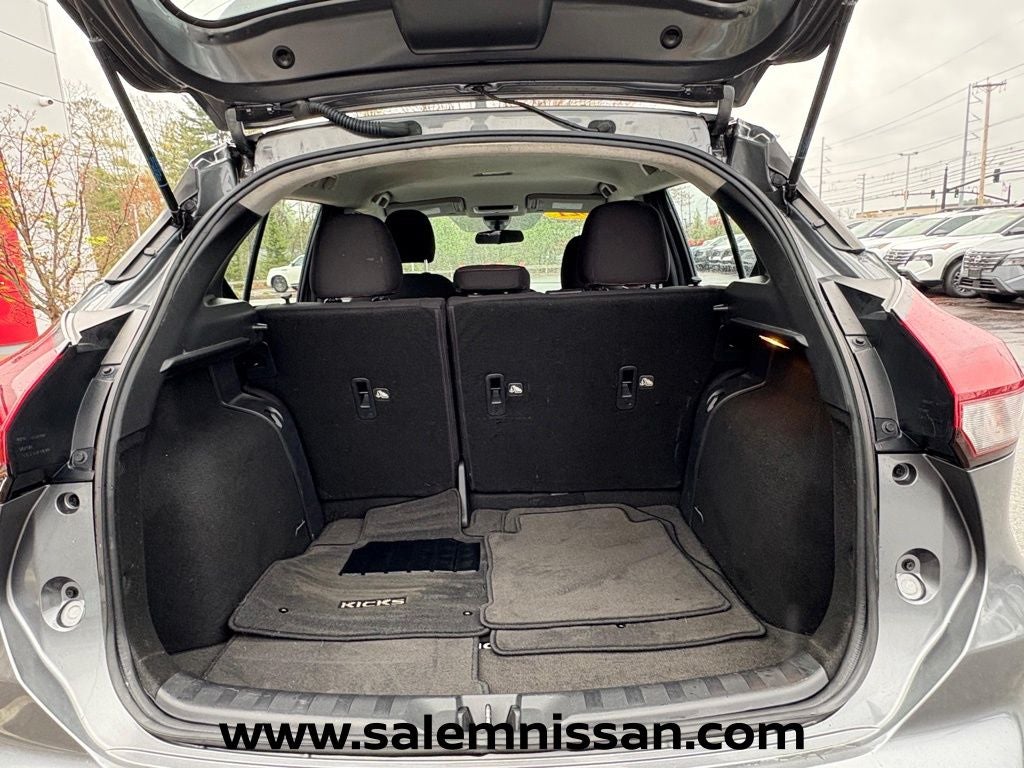 2021 Nissan Kicks SR