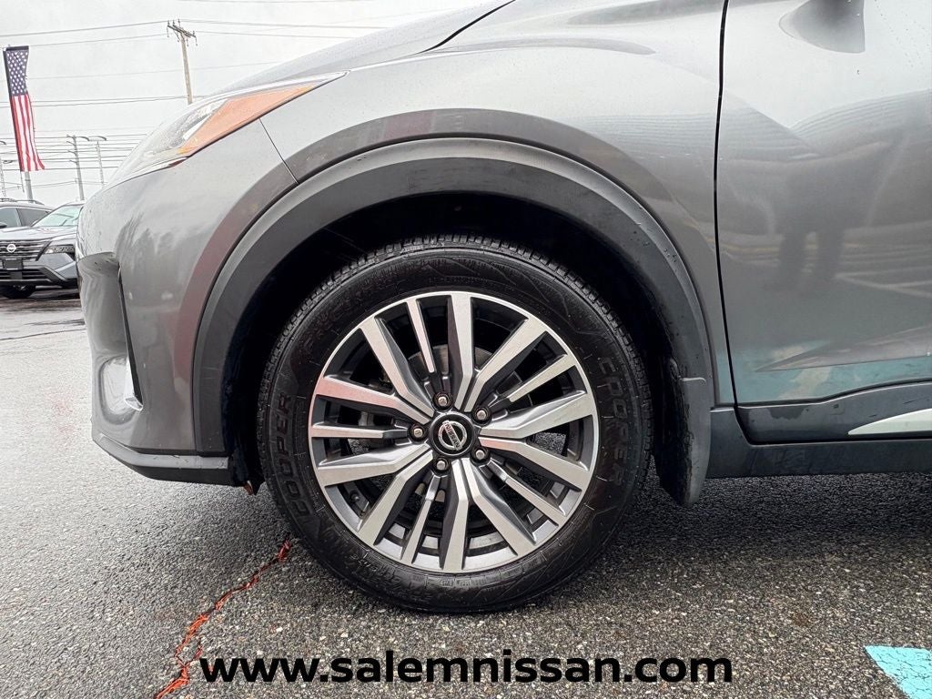 2021 Nissan Kicks SR