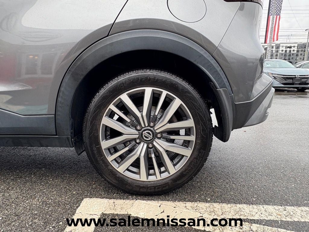 2021 Nissan Kicks SR