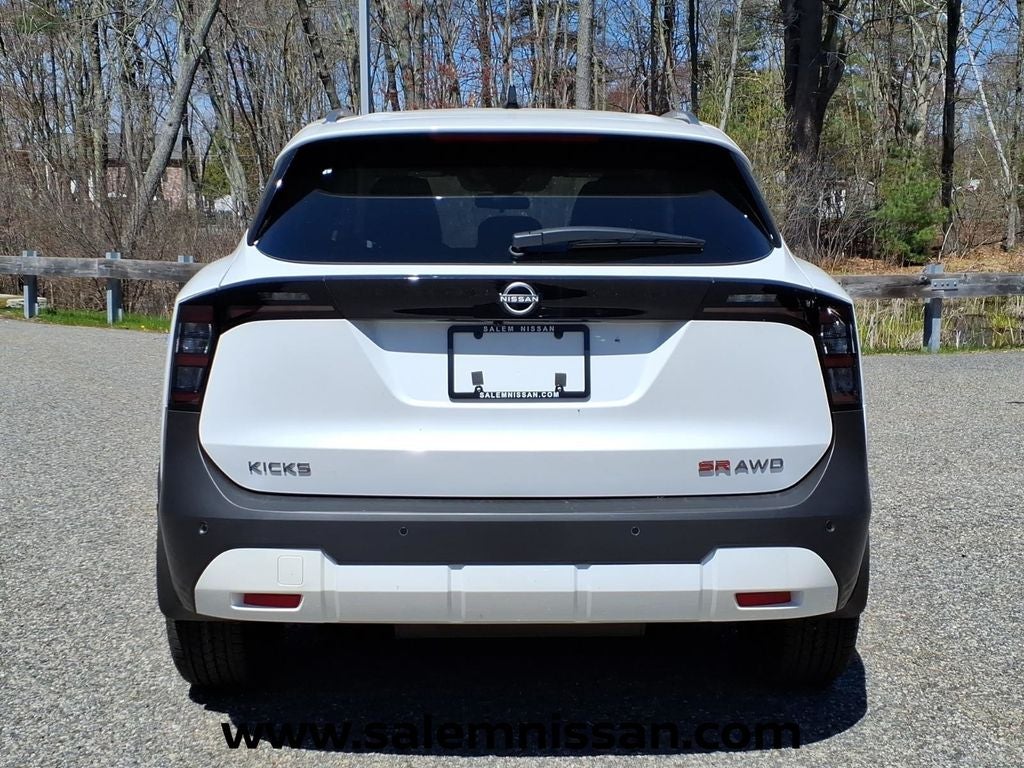 2026 Nissan Kicks SR