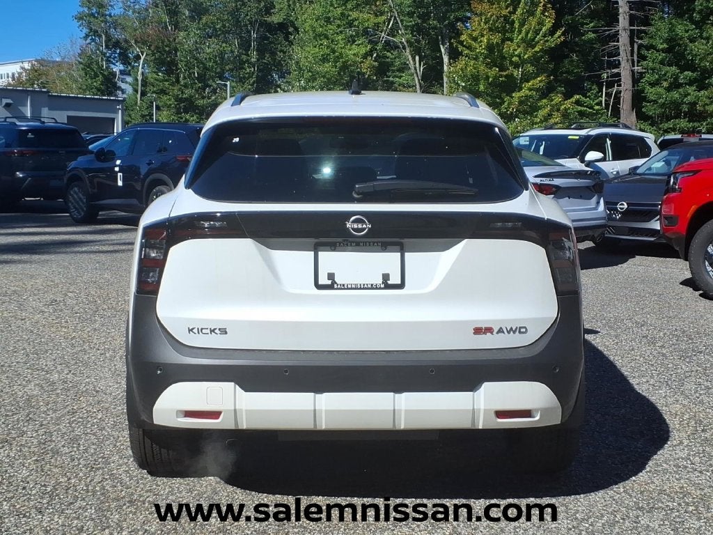 2026 Nissan Kicks SR