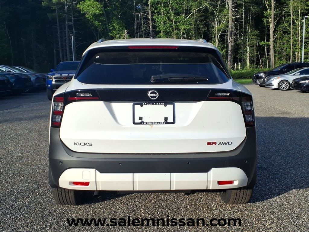 2026 Nissan Kicks SR