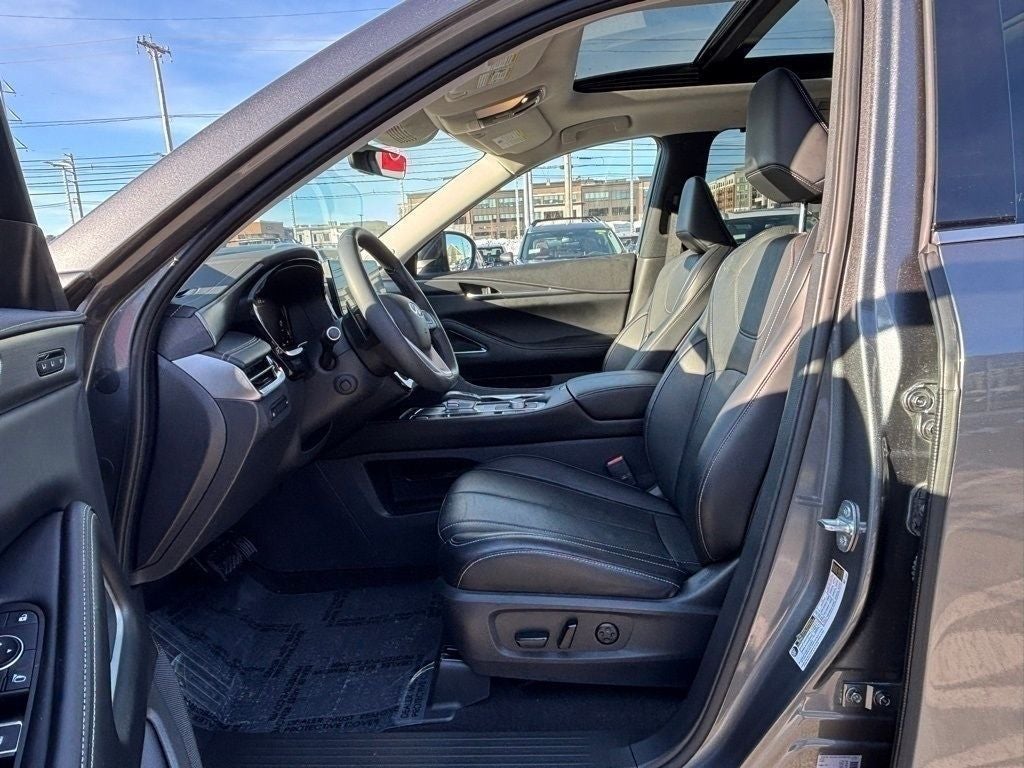 2023 INFINITI QX60 LUXE