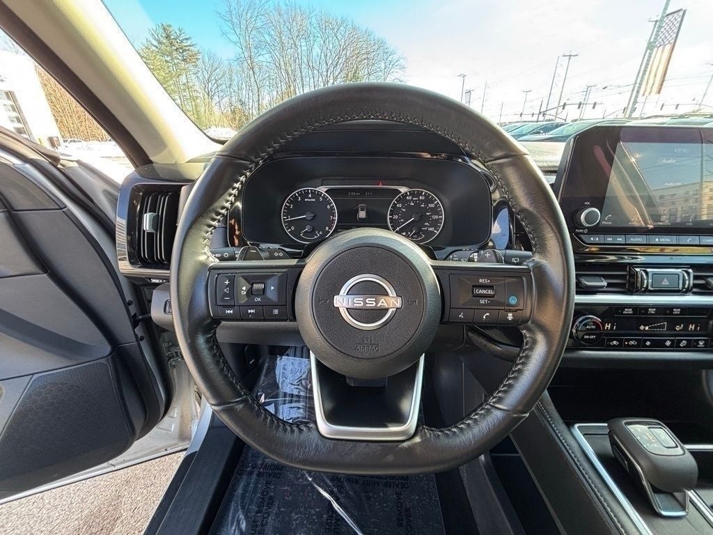 2024 Nissan Pathfinder SV