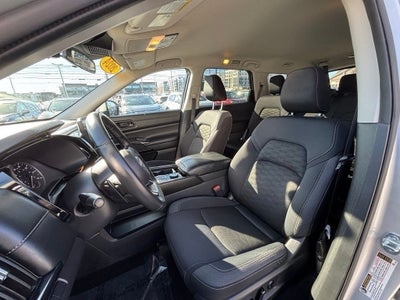 2024 Nissan Pathfinder SV