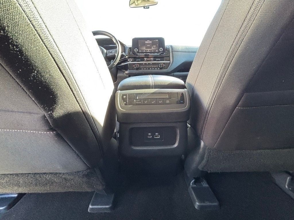 2024 Nissan Pathfinder SV