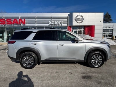 2024 Nissan Pathfinder SV