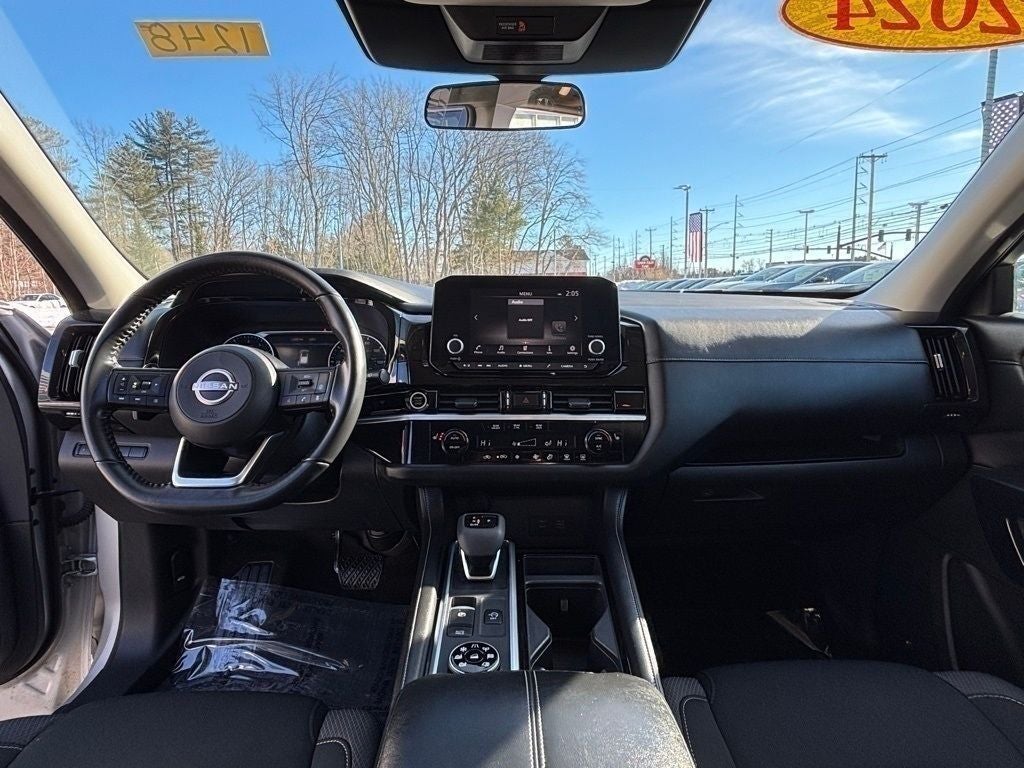 2024 Nissan Pathfinder SV