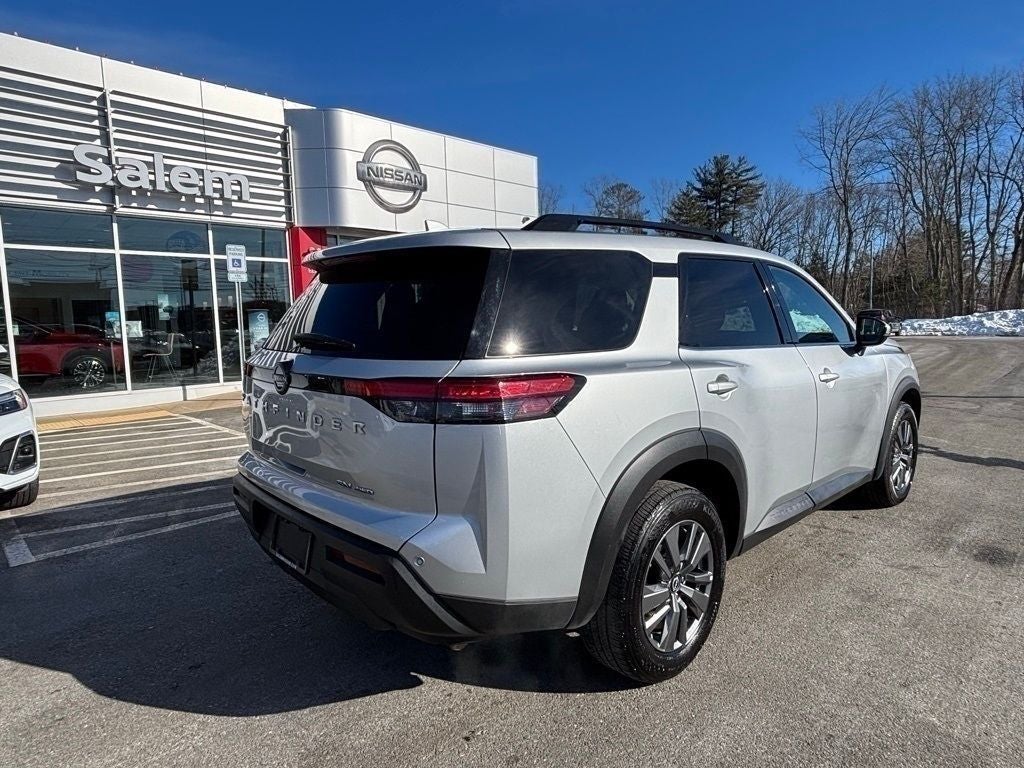 2024 Nissan Pathfinder SV