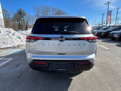 2024 Nissan Pathfinder SV