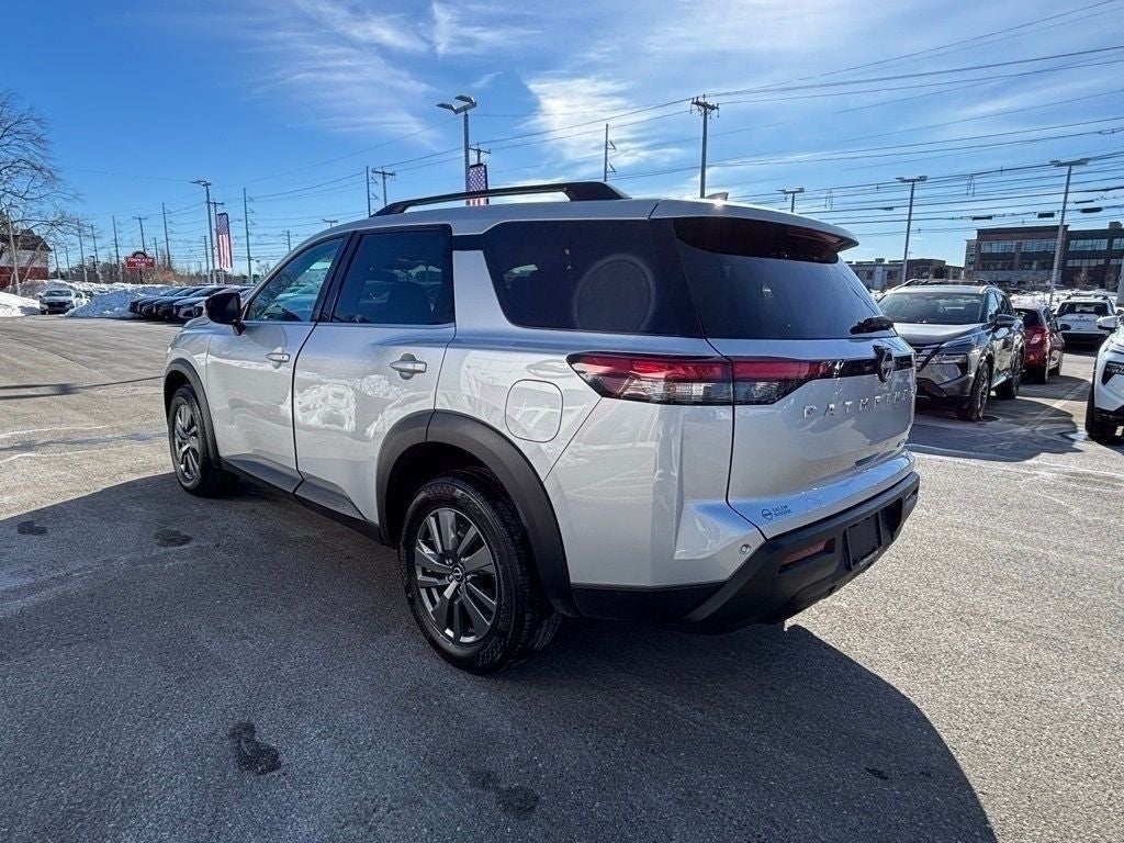 2024 Nissan Pathfinder SV