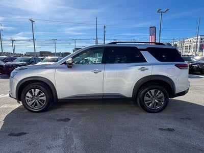 2024 Nissan Pathfinder SV