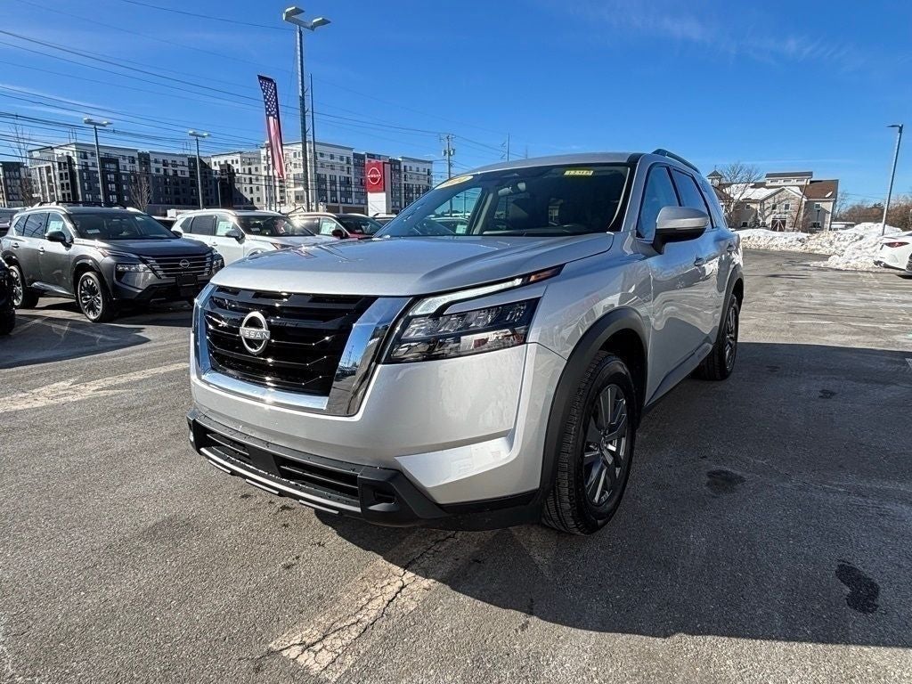 2024 Nissan Pathfinder SV