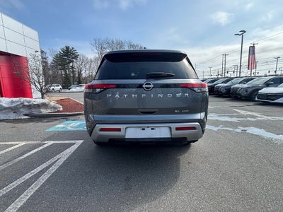 2023 Nissan Pathfinder SL