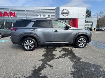 2023 Nissan Pathfinder SL