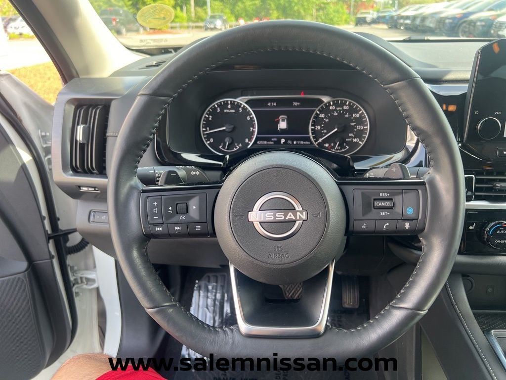 2023 Nissan Pathfinder SL