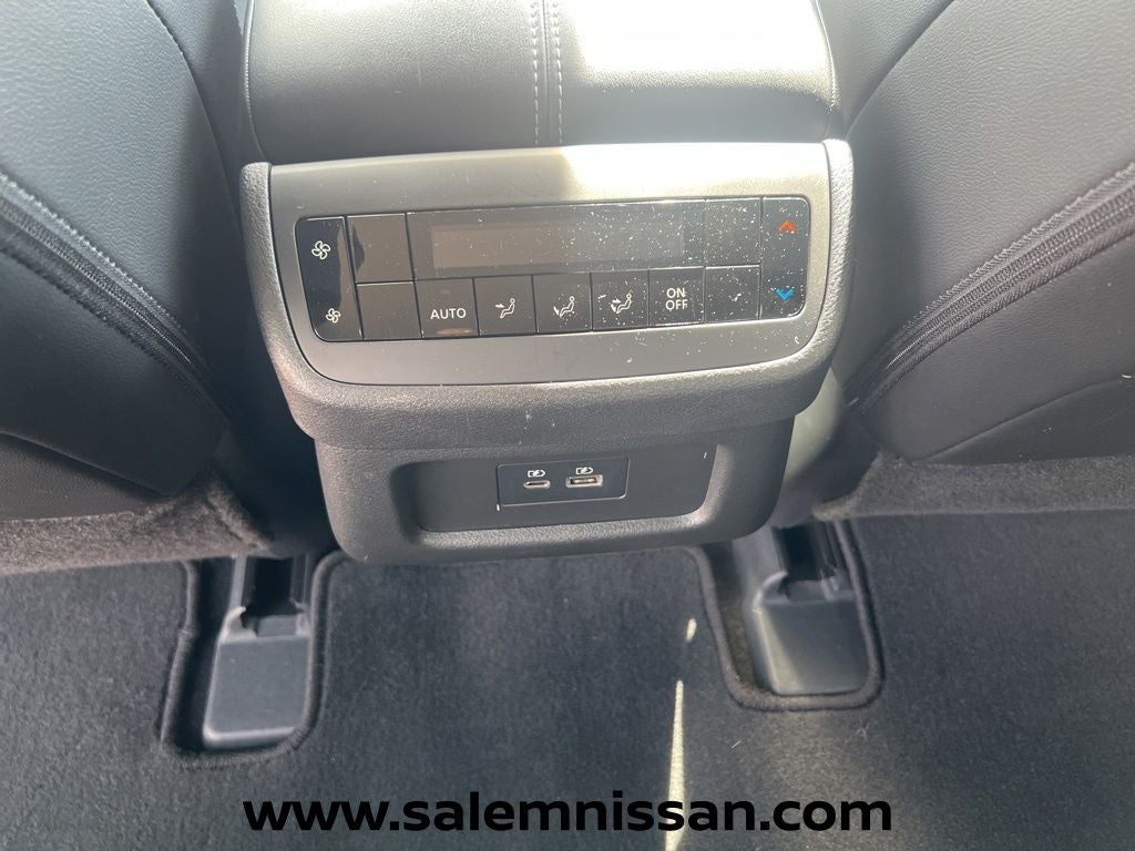 2023 Nissan Pathfinder SL