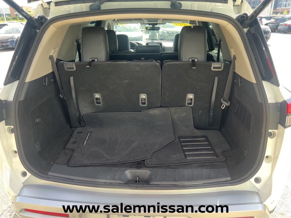 2023 Nissan Pathfinder SL