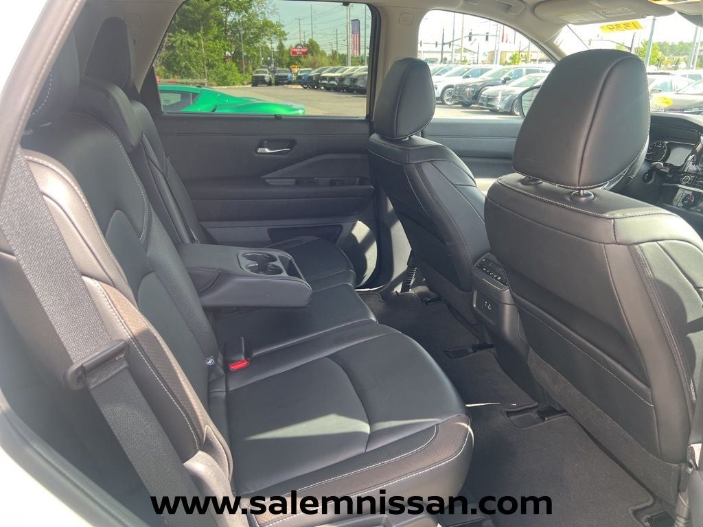 2023 Nissan Pathfinder SL