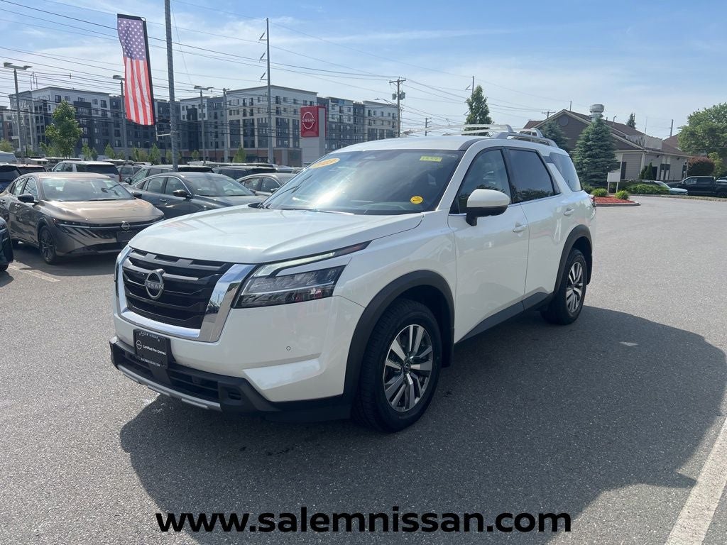 2023 Nissan Pathfinder SL