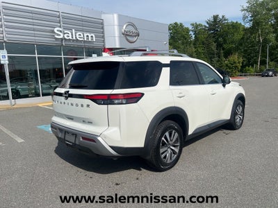 2023 Nissan Pathfinder SL
