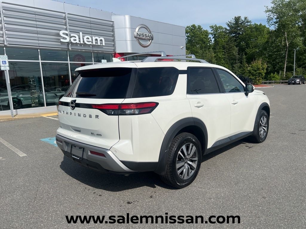 2023 Nissan Pathfinder SL