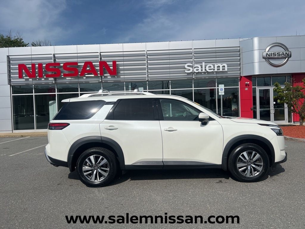 2023 Nissan Pathfinder SL
