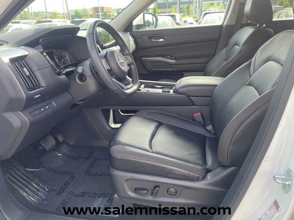 2023 Nissan Pathfinder SL